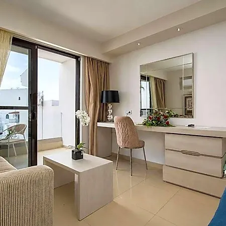 Kamari Hotel 4*