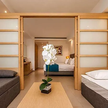 Kamari Szálloda 4*