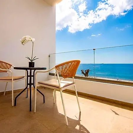 Kamari Hotel 4*